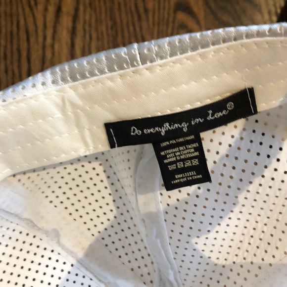 Silver hat - Picture 4 of 5